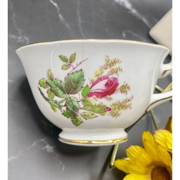 Royal Chelsea "Moss Rose" collection, English Bone China teacup and saucer - Picture 6 of 12